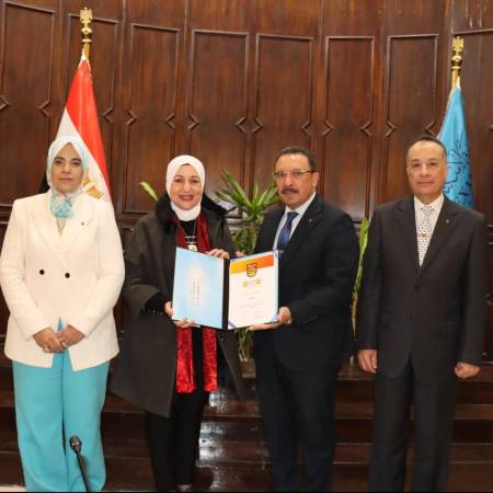 قام مجلس جامعة الإسكندرية بتكريم كلية الحاسبات وعلوم البيانات، لتحقيقها مراكز متقدمة في تصنيف QS العالمي لعام 2026 فى مجال الحاسبات